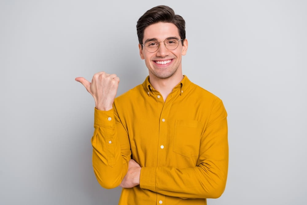 Portrait,Of,Attractive,Glad,Cheerful,Man,Manager,Demonstrating,Ad,Copy