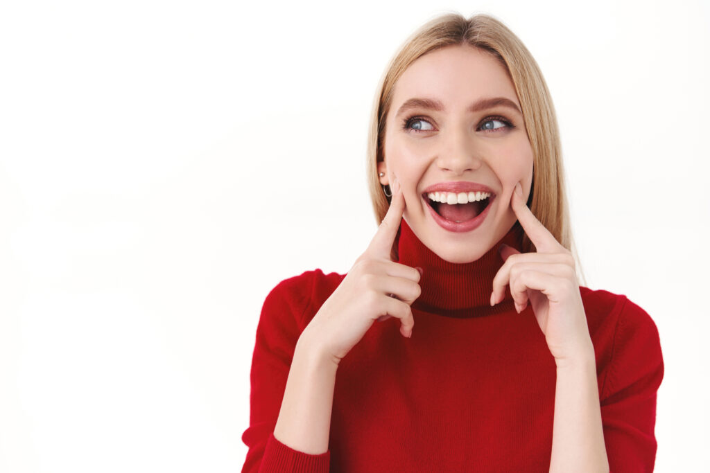 Tooth Bonding vs. Veneers, Which One Is Right for Chipped Teeth